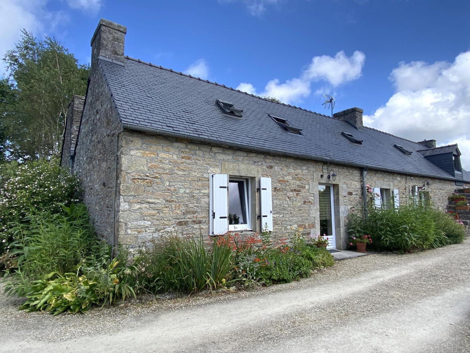 Sue'S Cottages Pleuven Exterior foto